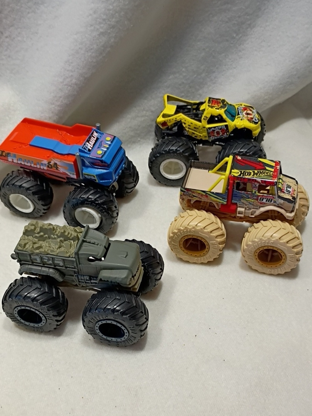 EUC Hot Wheels Monster Jam Set Of 4 Monster Trucks Lil Haulin Monster Control